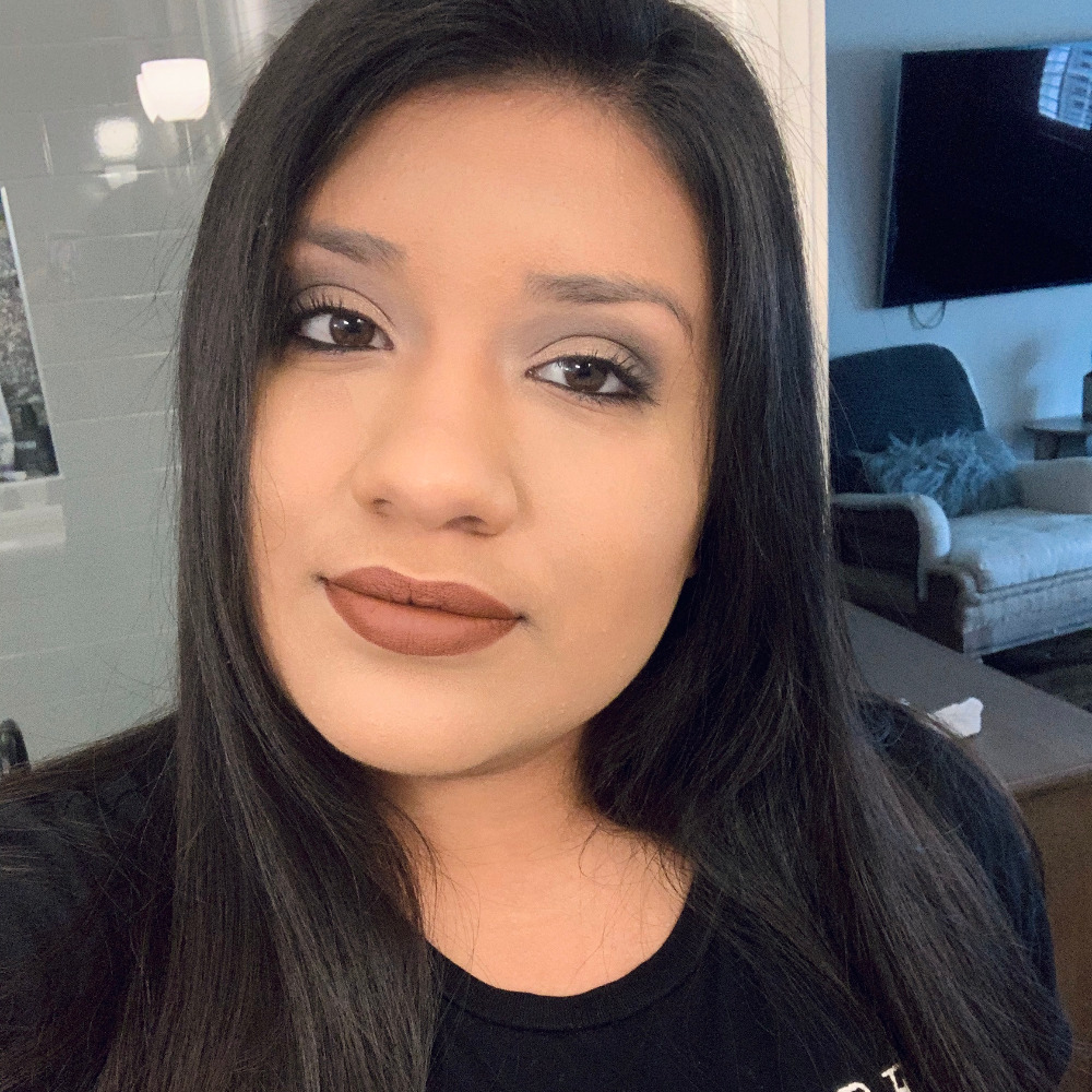 Meet your Posher, Cassandra